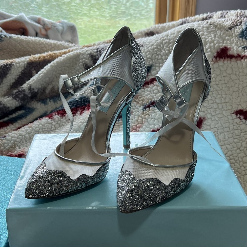 Blue By Betsey Johnson Silver Glitter Stela Pump Heels Size 7